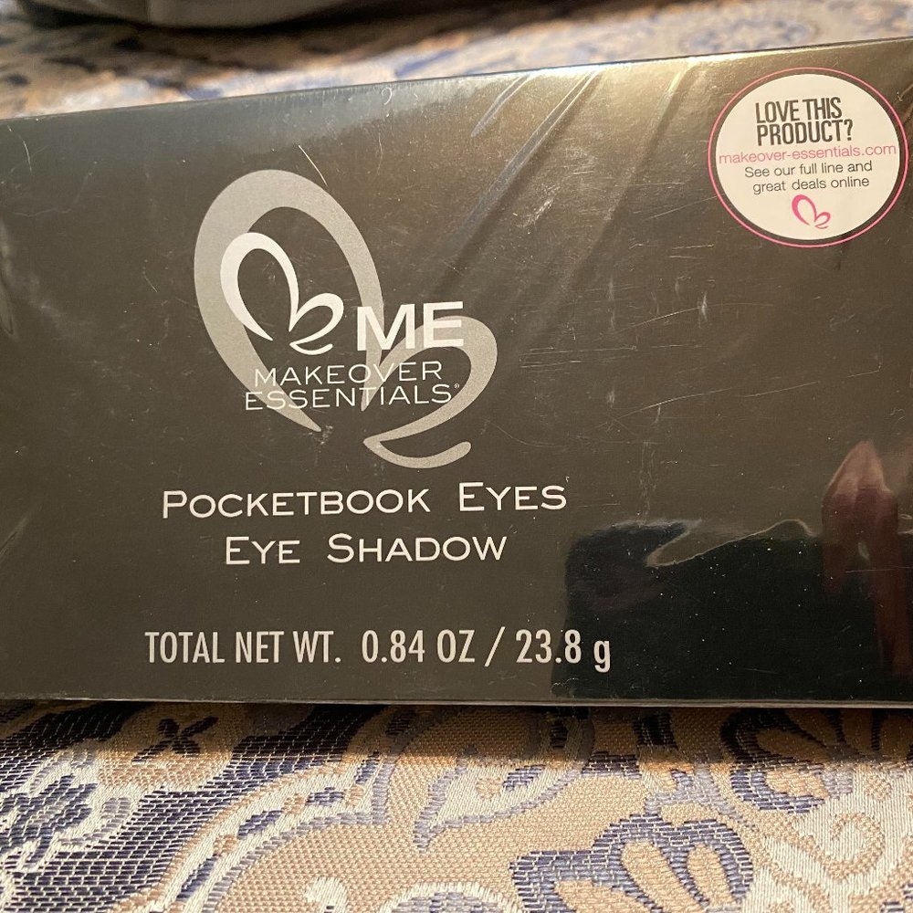 ME Makeover Essentials eyeshadow palette